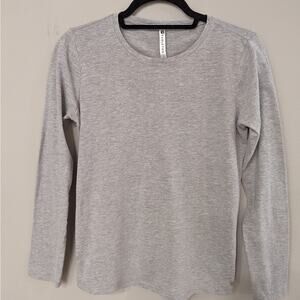 Fabletics Women’s Workout XS Long Sleeve Shirt in Soft Heather Gray